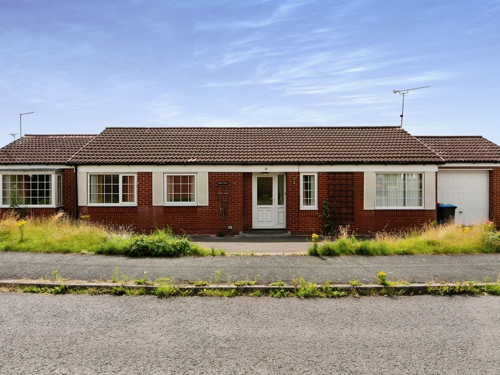 4 bed bungalow for sale in Forge Way, Chester CH4, £250,000