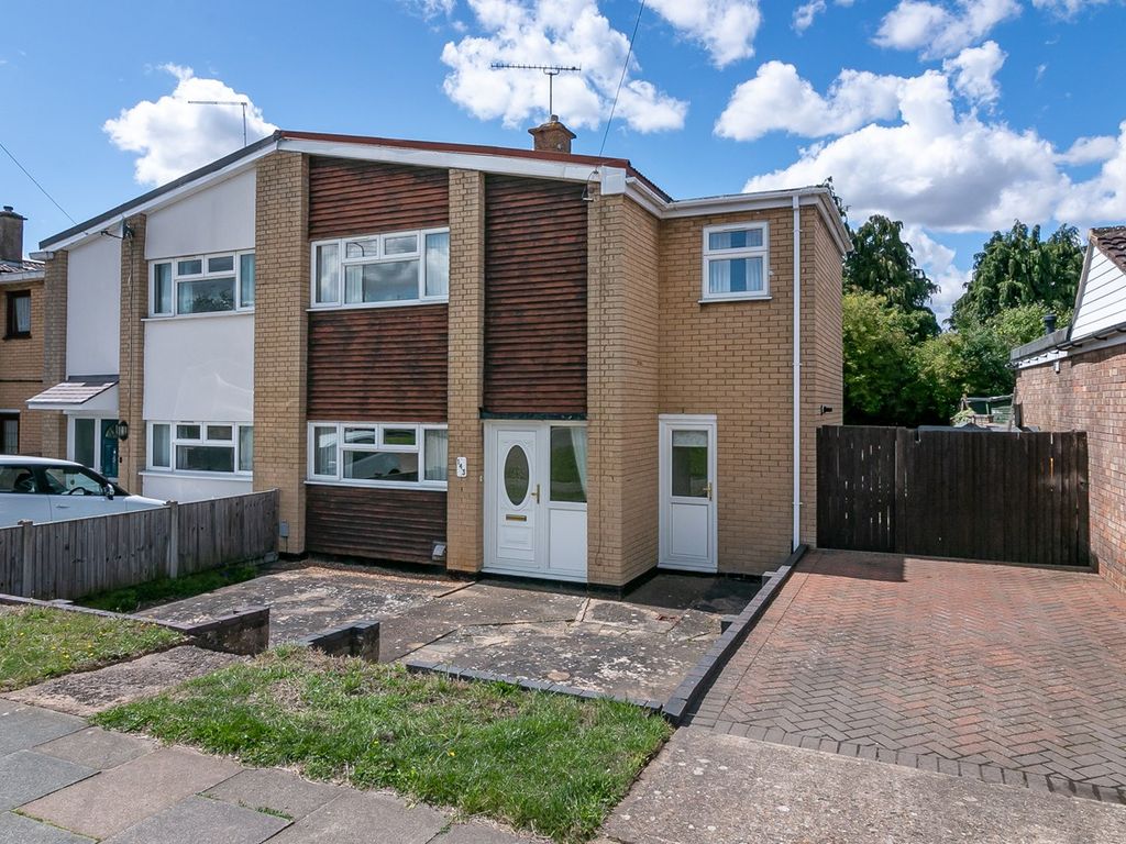 3 bed end terrace house for sale in Valley Way, Stevenage SG2, £325,000