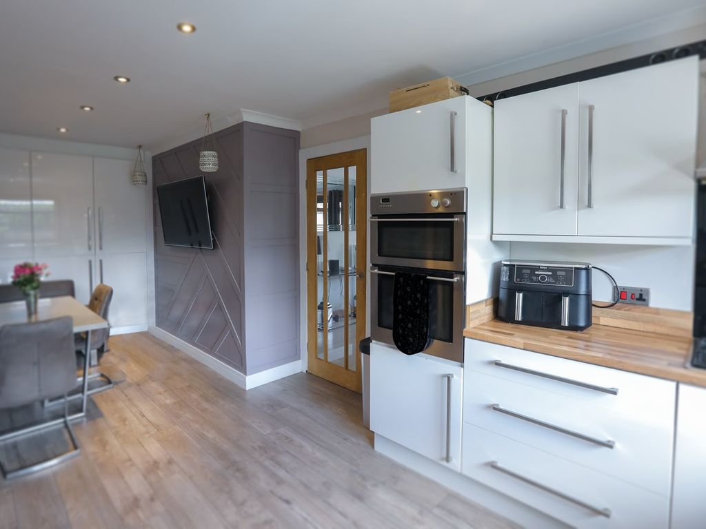 3 bed detached bungalow for sale in Rowan Lea, Kelty KY4, £250,000