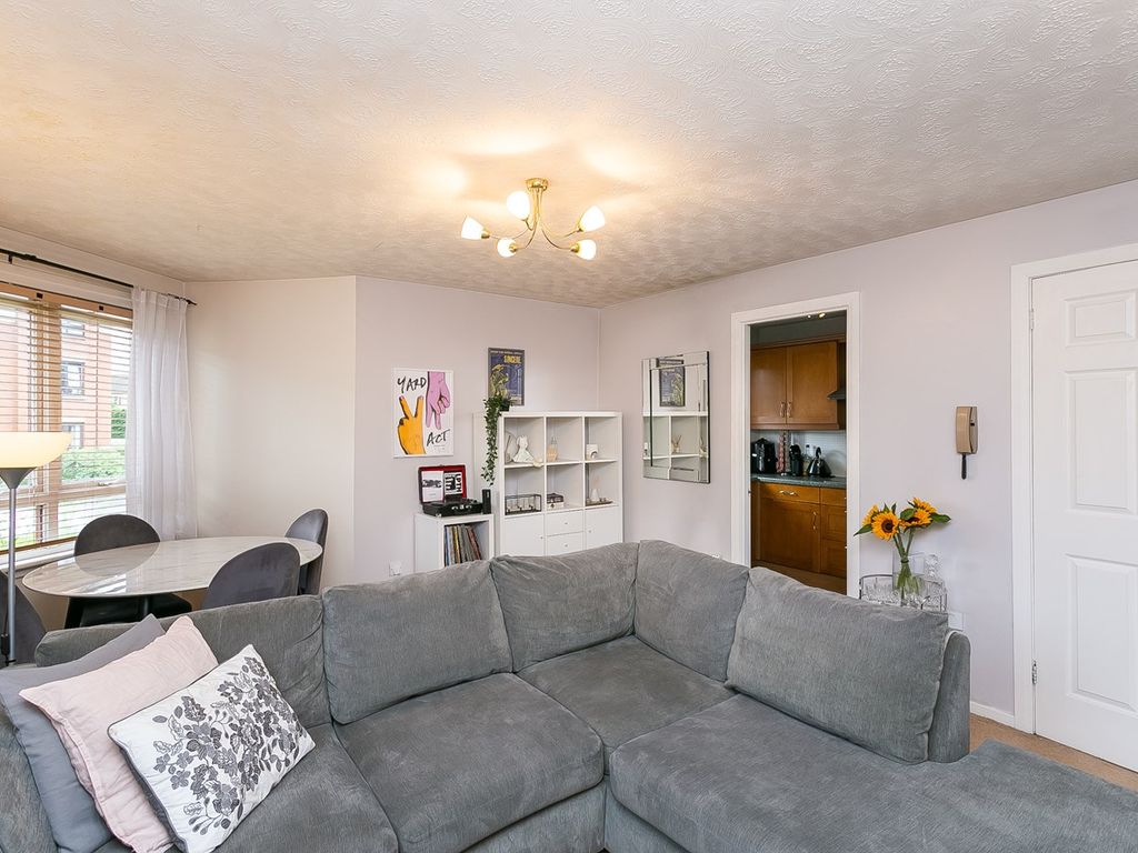1 bed flat for sale in Carnbee Crescent, Liberton, Edinburgh EH16, £140,000