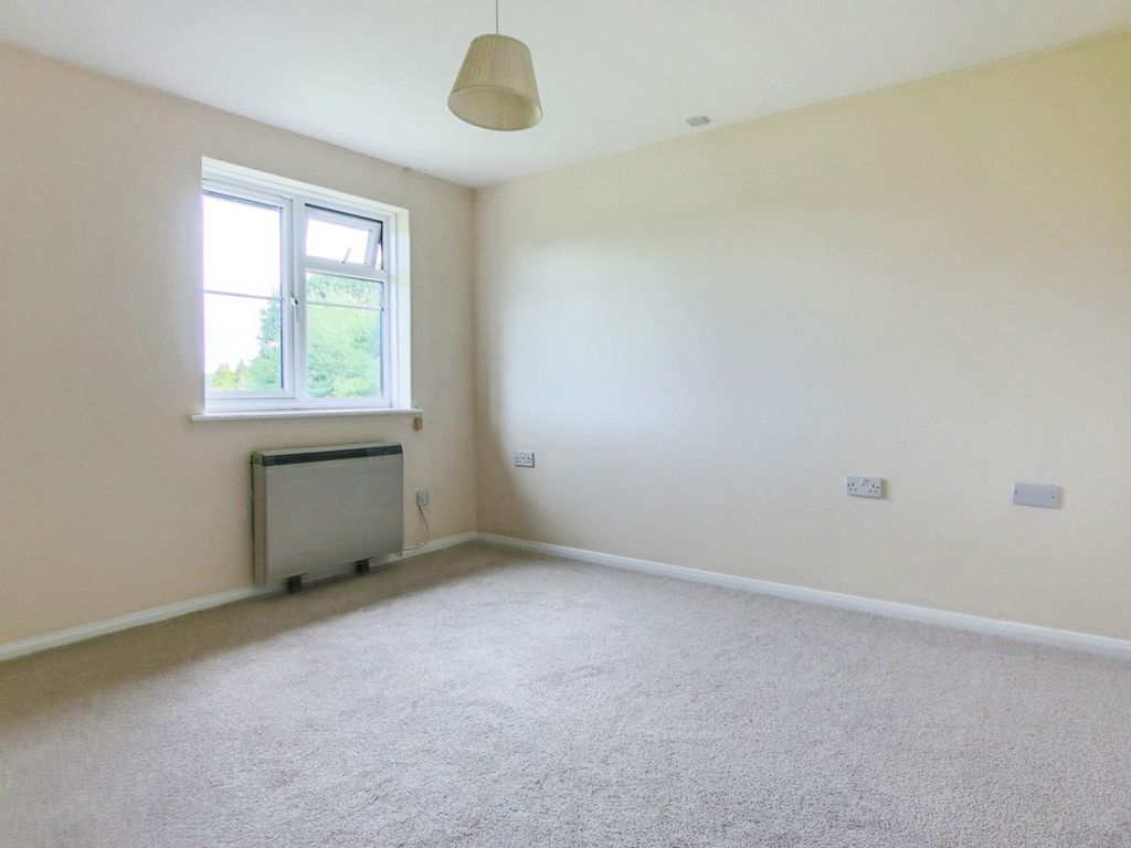 1 bed property for sale in High Street, Lingfield RH7, £152,500