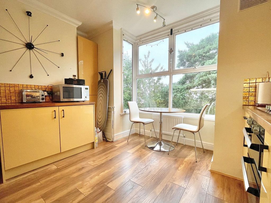 2 bed flat for sale in Richmond Wood Road, Queens Park, Bournemouth BH8, £287,500