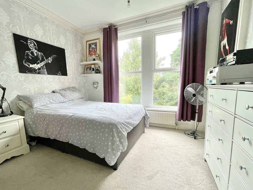 2 bed flat for sale in Richmond Wood Road, Queens Park, Bournemouth BH8, £287,500