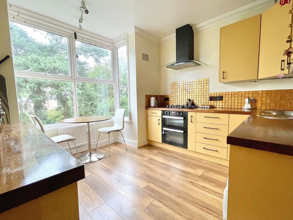 2 bed flat for sale in Richmond Wood Road, Queens Park, Bournemouth BH8, £287,500