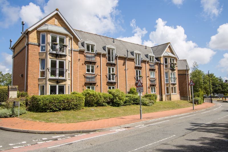 1 bed flat for sale in The Moorings, Penarth CF64, £154,950