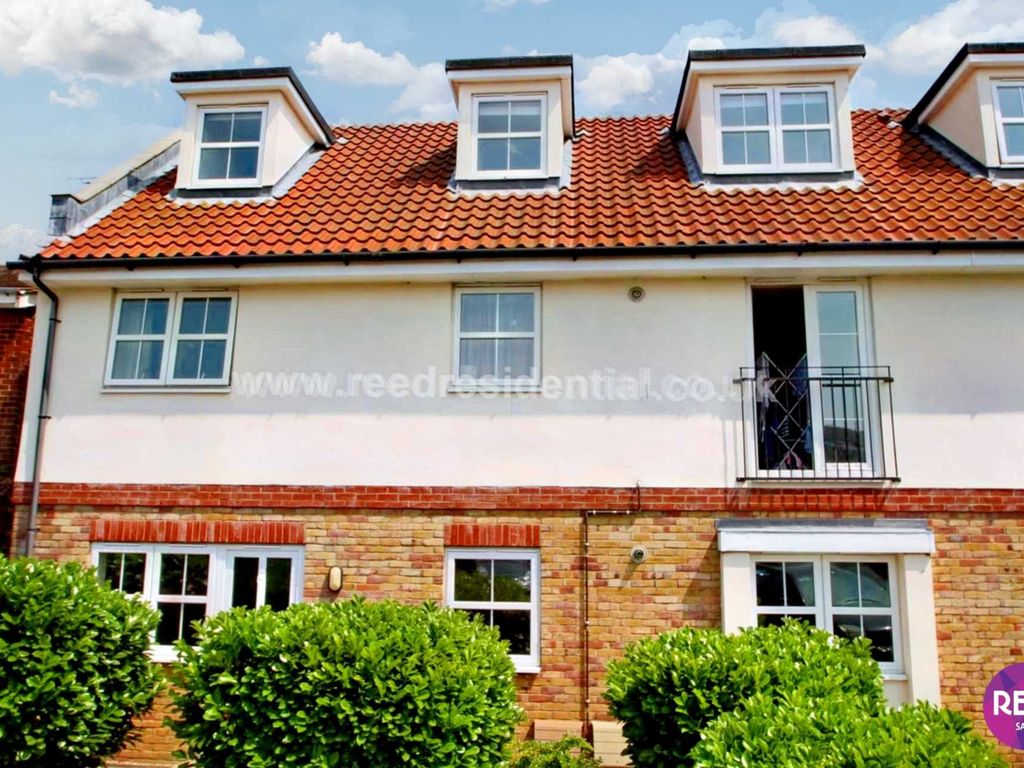 2 bed flat for sale in Ness Road, Shoeburyness SS3, £180,000