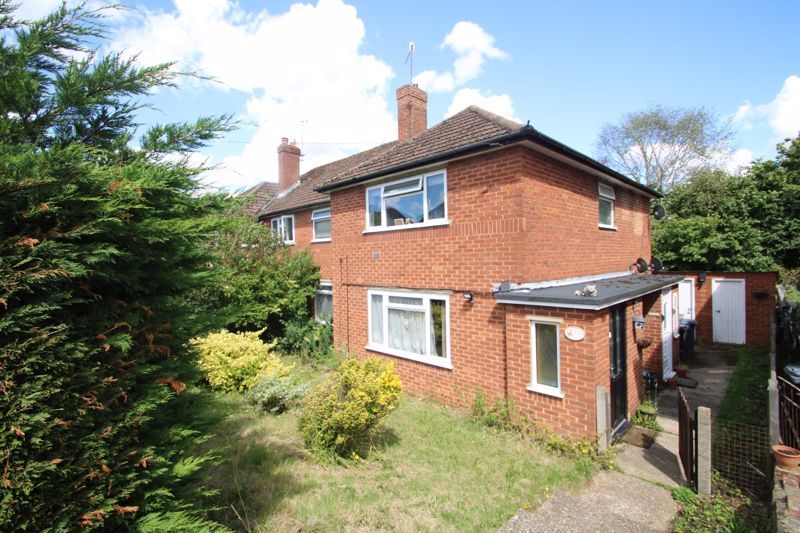 2 bed flat for sale in Bookerhill Road, High Wycombe HP12, £250,000