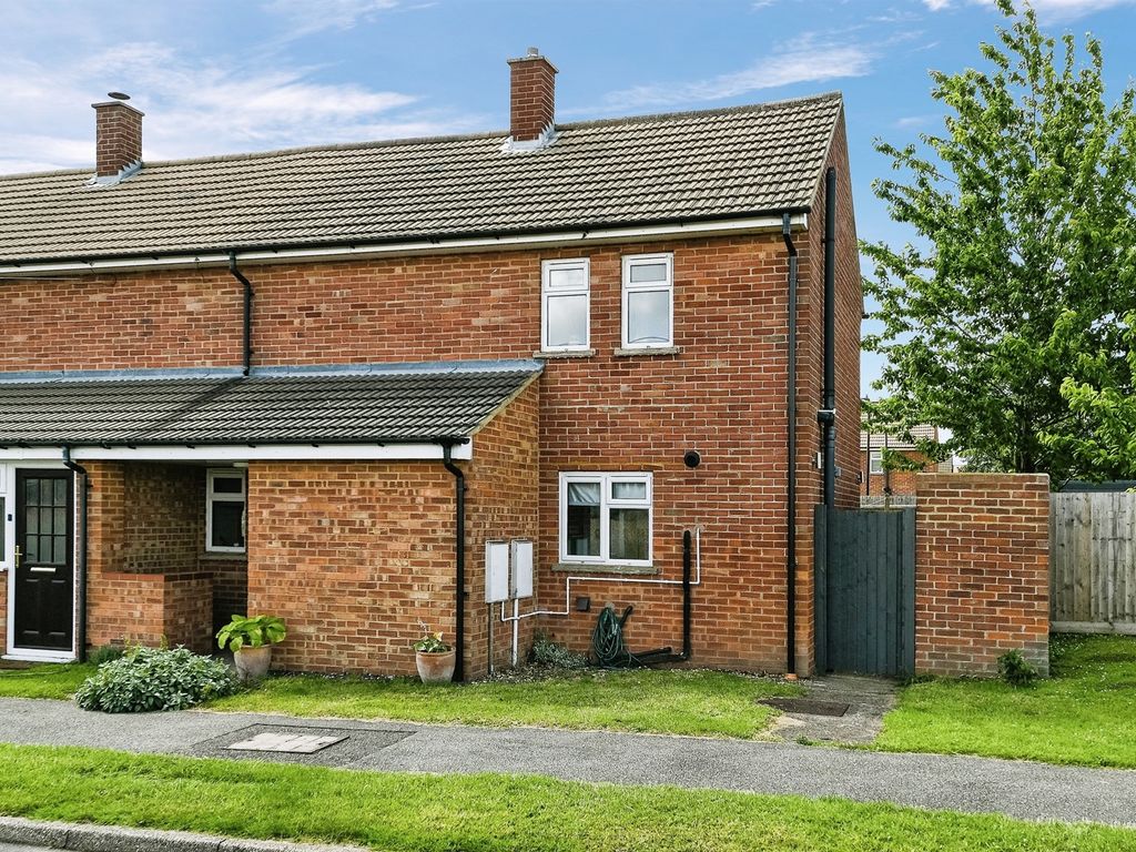 2 bed end terrace house for sale in Elm Road, Upper Marham, King