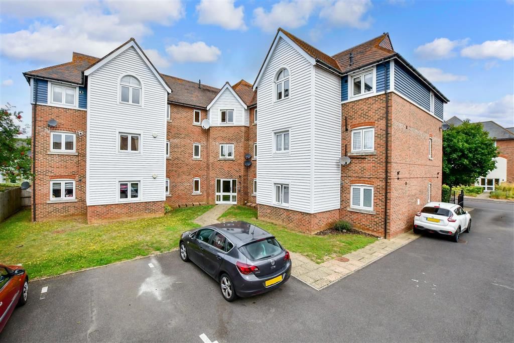 2 bed flat for sale in The Lakes, Larkfield, Kent ME20, £225,000