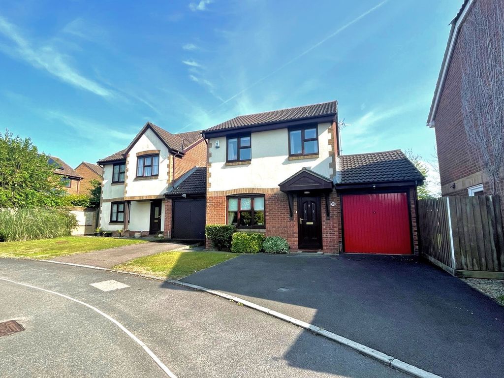 3 bed detached house for sale in Woodlands Road, Charfield GL12, £339,950