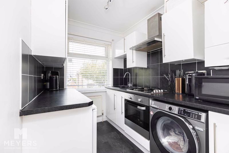 1 bed flat for sale in Warnford Road, Southbourne BH6, £200,000