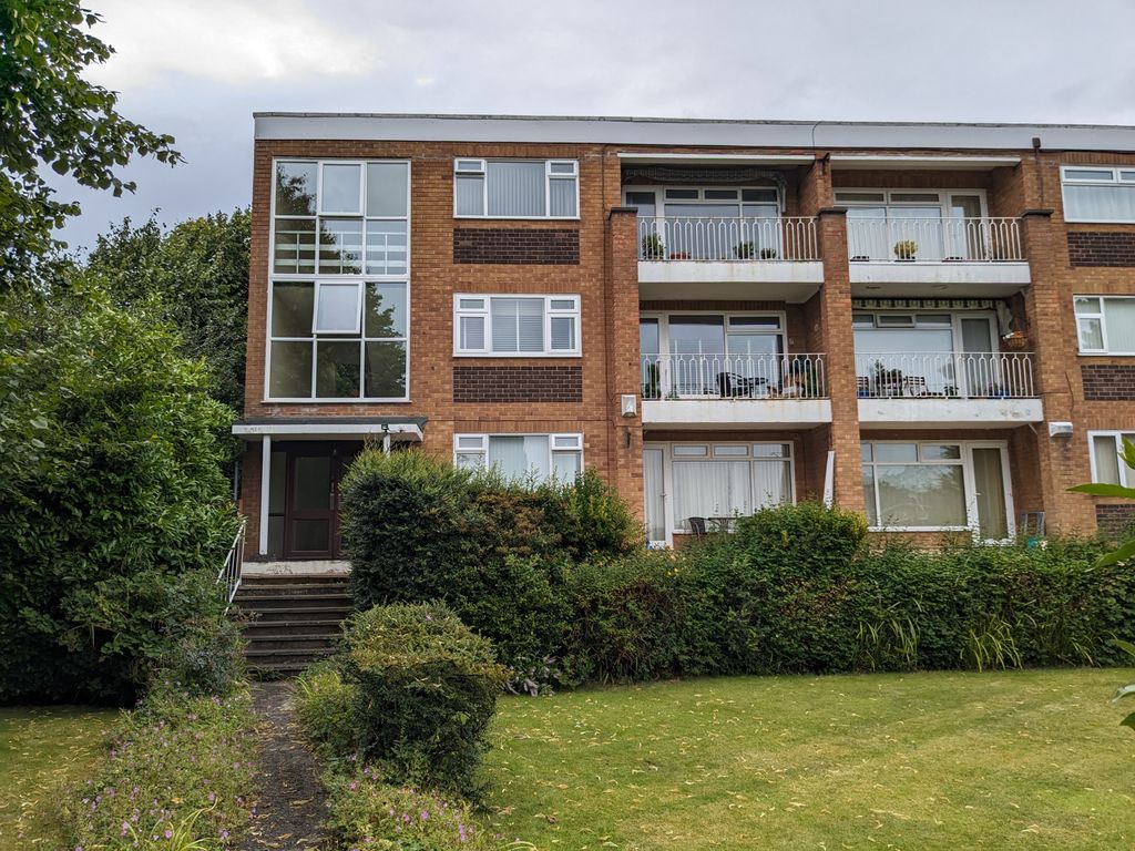 2 bed flat for sale in Parkbury Court, Prenton CH43, £179,995