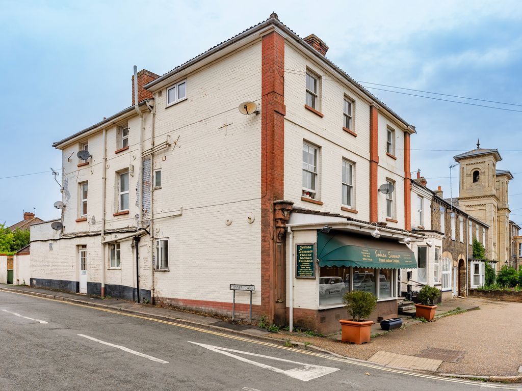 2 bed flat for sale in Station Street, Swaffham PE37, £90,000