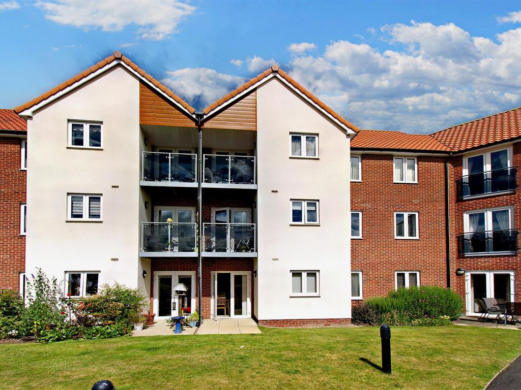 2 bed flat for sale in Maritime Court, Taylors Avenue, Cleethorpes DN35, £274,000