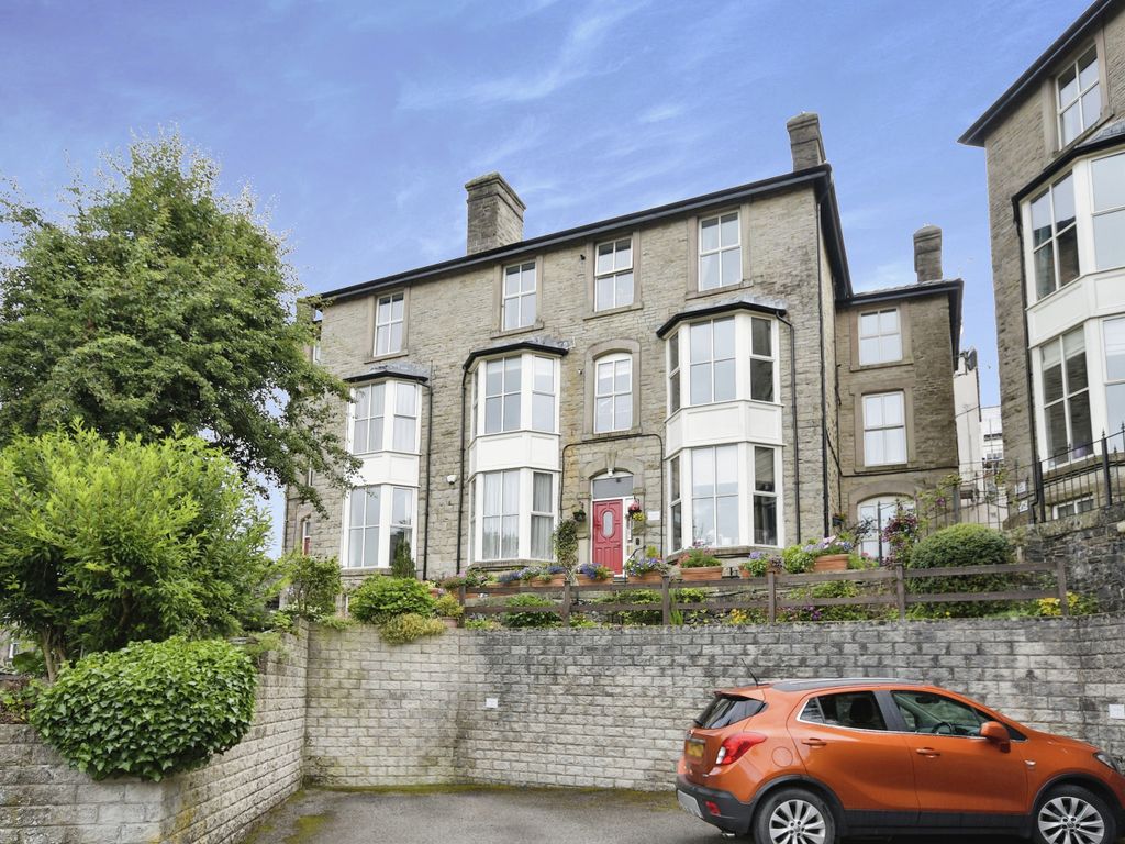 2 bed flat for sale in Hartington Road, Buxton, Derbyshire SK17, £125,000