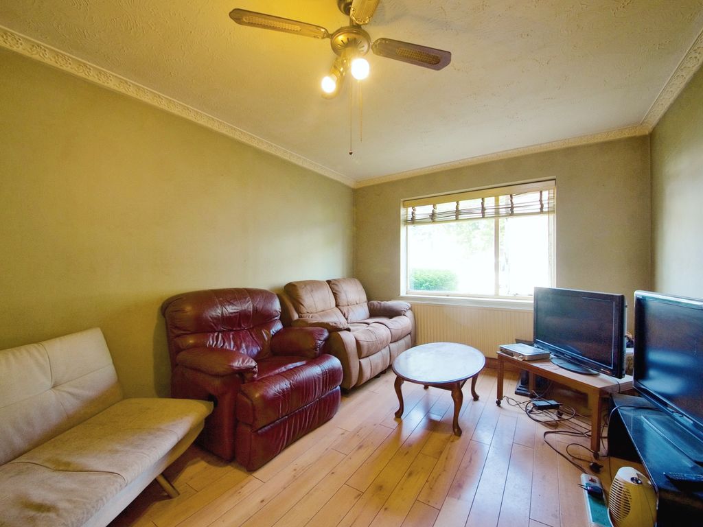 1 bed flat for sale in Tysoe Avenue, Enfield EN3, £210,000