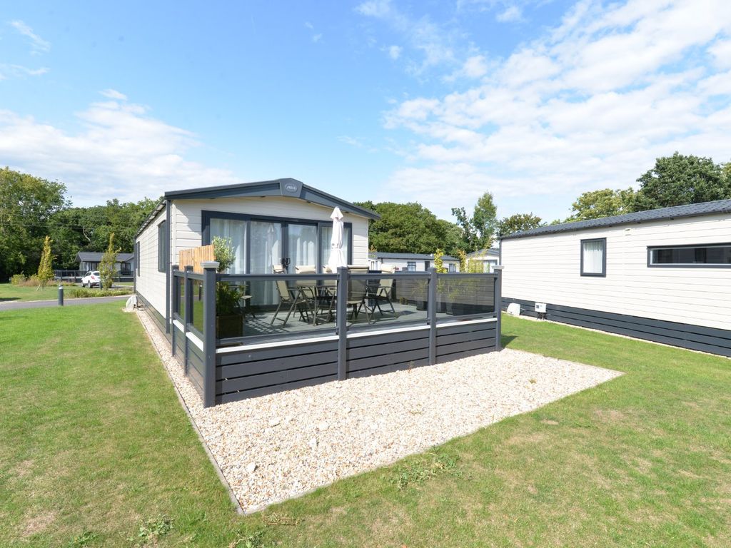 2 bed mobile/park home for sale in Sycamore, Bashley Park, Sway Road, New Milton BH25, £129,950