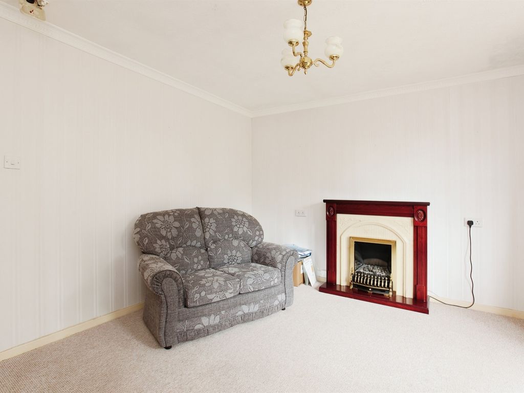 2 bed flat for sale in Oldway Road, Paignton TQ3, £135,000