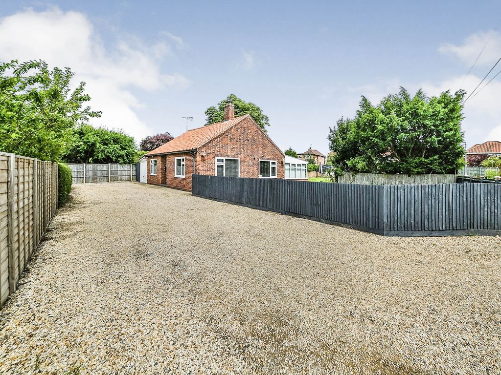 2 bed detached bungalow for sale in Hill Road, King's Lynn PE30, £280,000
