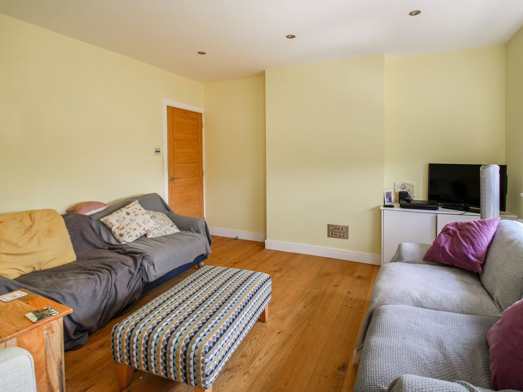 2 bed maisonette for sale in Ash Street, Ash GU12, £235,000