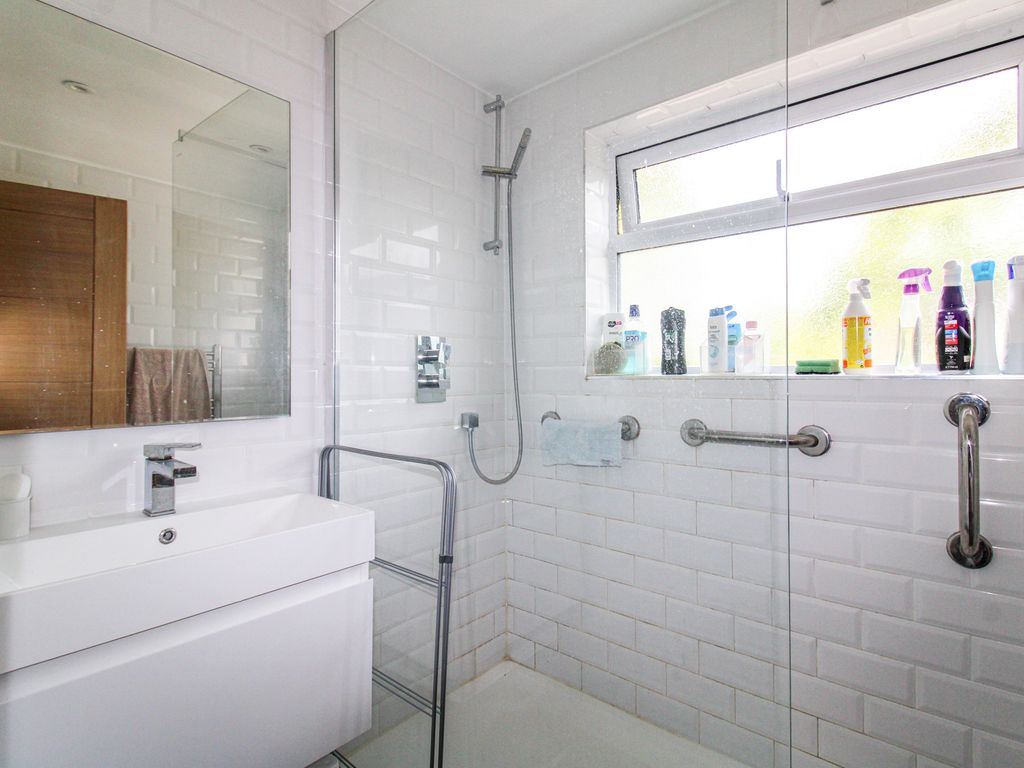 2 bed maisonette for sale in Ash Street, Ash GU12, £235,000