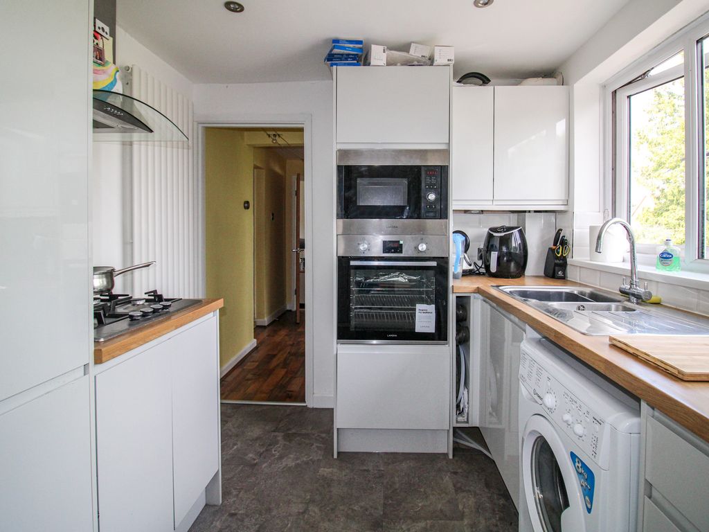 2 bed maisonette for sale in Ash Street, Ash GU12, £235,000