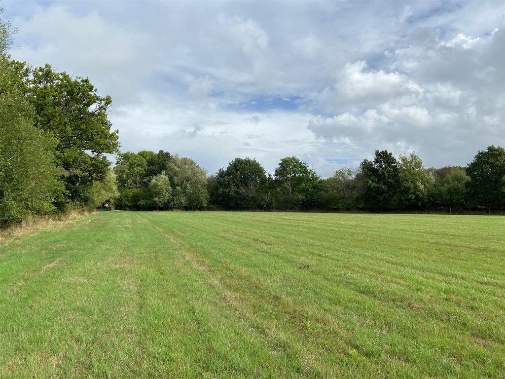 Land for sale in Hunters Crescent, Totton, Southampton SO40, £100,000