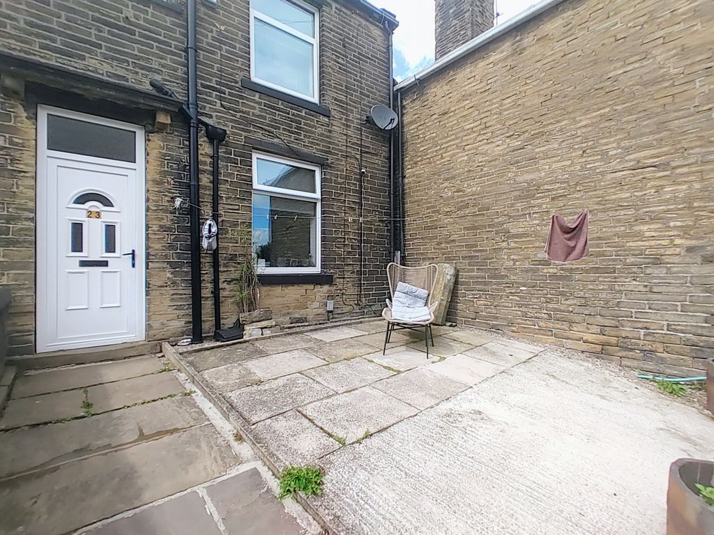2 bed end terrace house for sale in Clayton Lane, Clayton, Bradford BD14, £125,000