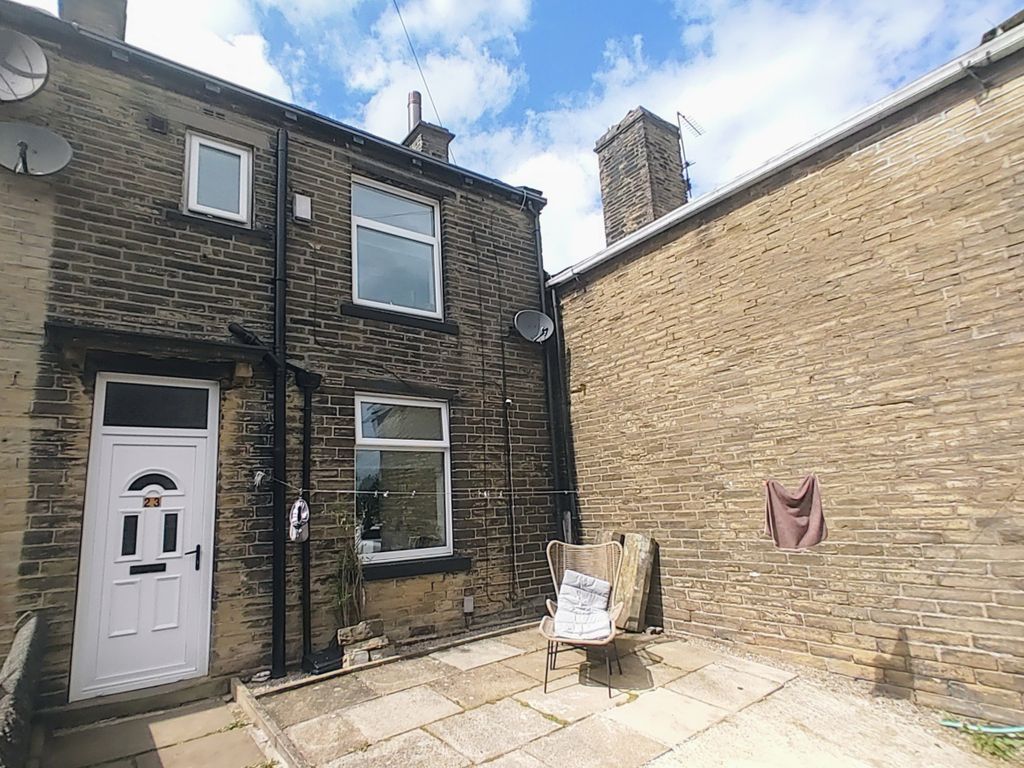 2 bed end terrace house for sale in Clayton Lane, Clayton, Bradford BD14, £125,000