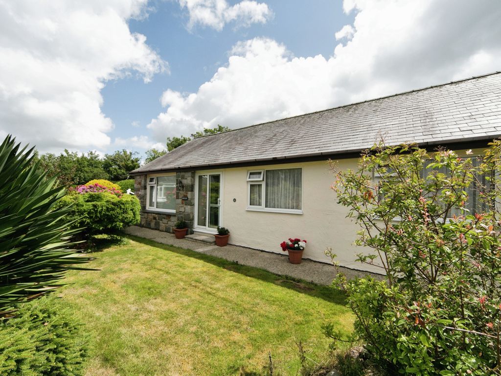3 bed bungalow for sale in Glanerch, Abererch, Pwllheli, Gwynedd LL53, £298,000
