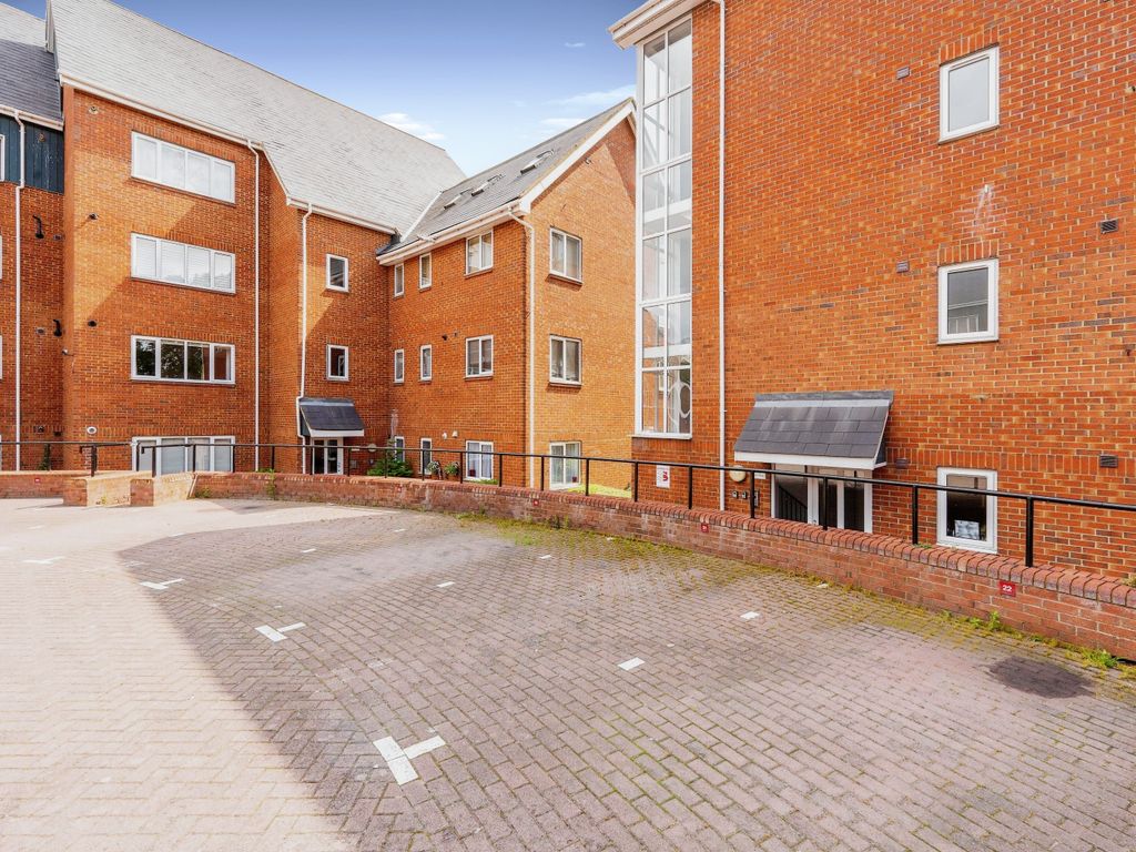2 bed flat for sale in Heron Quay, Bedford, Bedfordshire MK40, £180,000