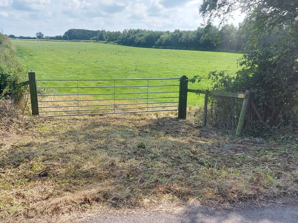 Land for sale in Middle Meanygate, Preston PR4, Sale by tender