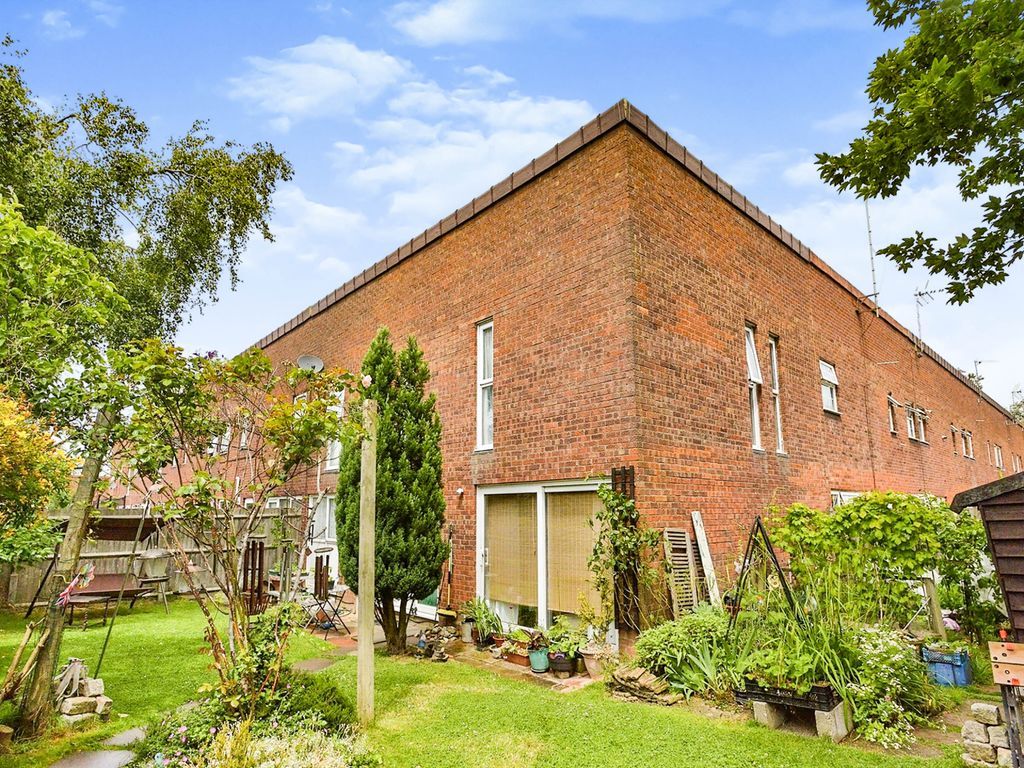 4 bed end terrace house for sale in Horners Croft, Wolverton, Milton Keynes MK12, £290,000