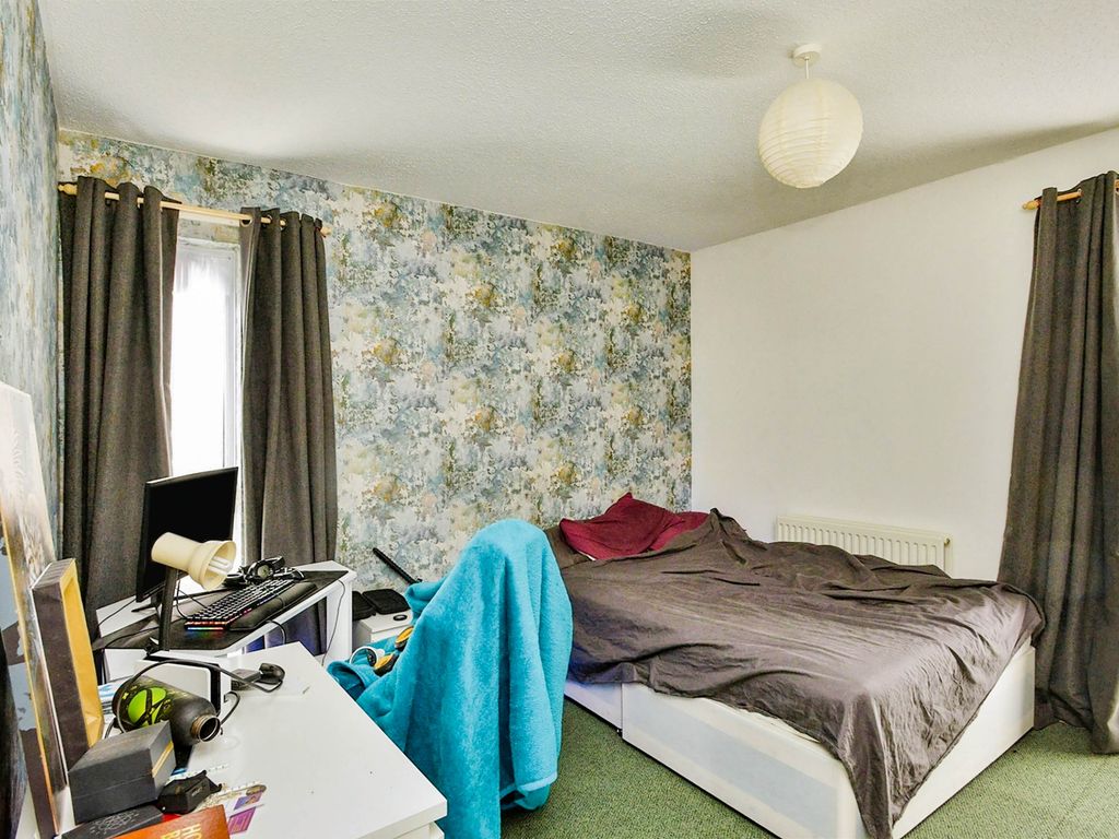 4 bed end terrace house for sale in Horners Croft, Wolverton, Milton Keynes MK12, £290,000