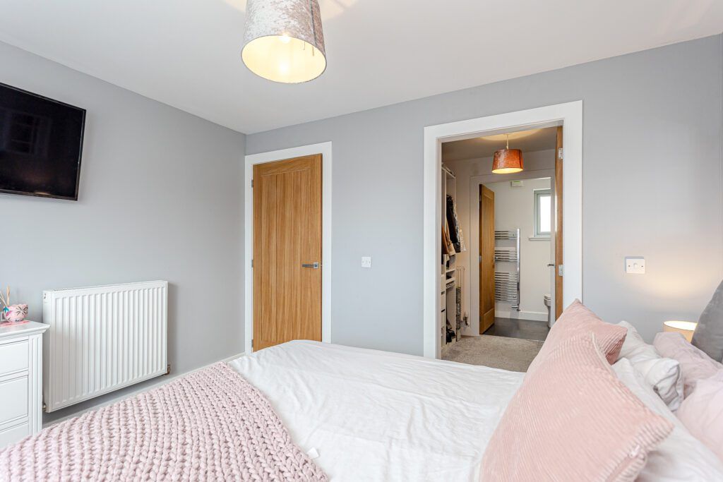 2 bed flat for sale in Newton Of Buttergrass, Blackford PH4, £195,000