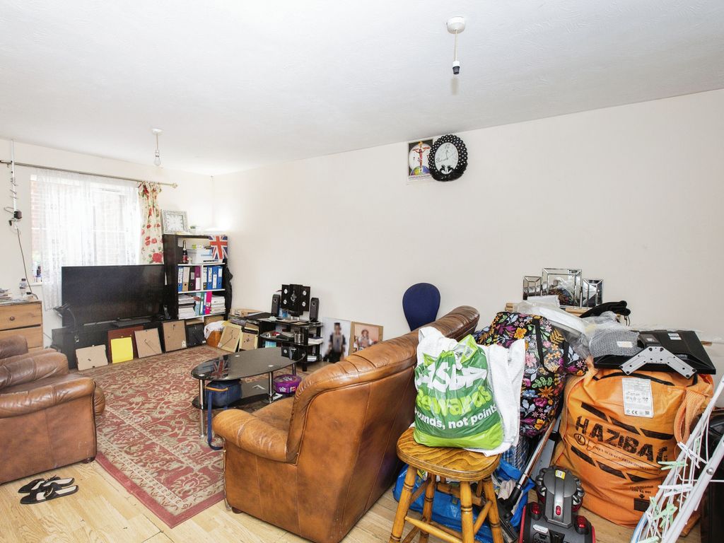 2 bed flat for sale in Blessing Way, Barking IG11, £250,000
