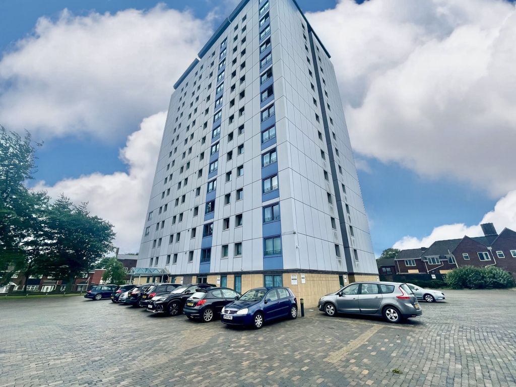 2 bed flat for sale in Gomer Street, Willenhall WV13, £65,000