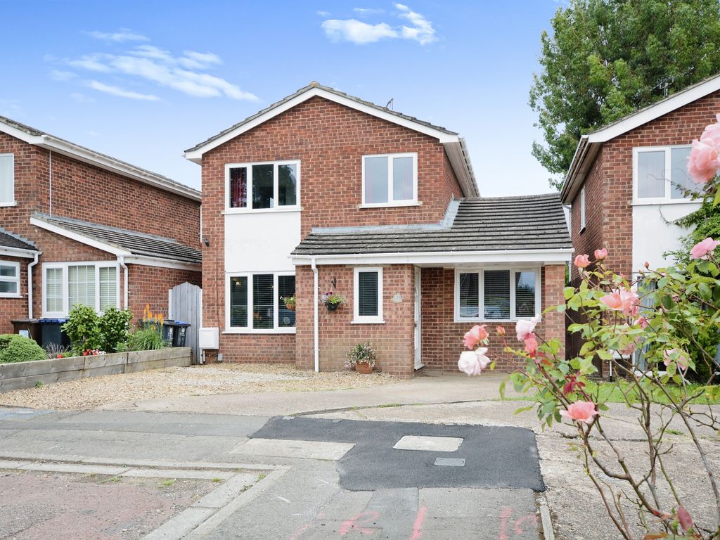 3 bed detached house for sale in Fallow Walk, Northampton NN2, £325,000