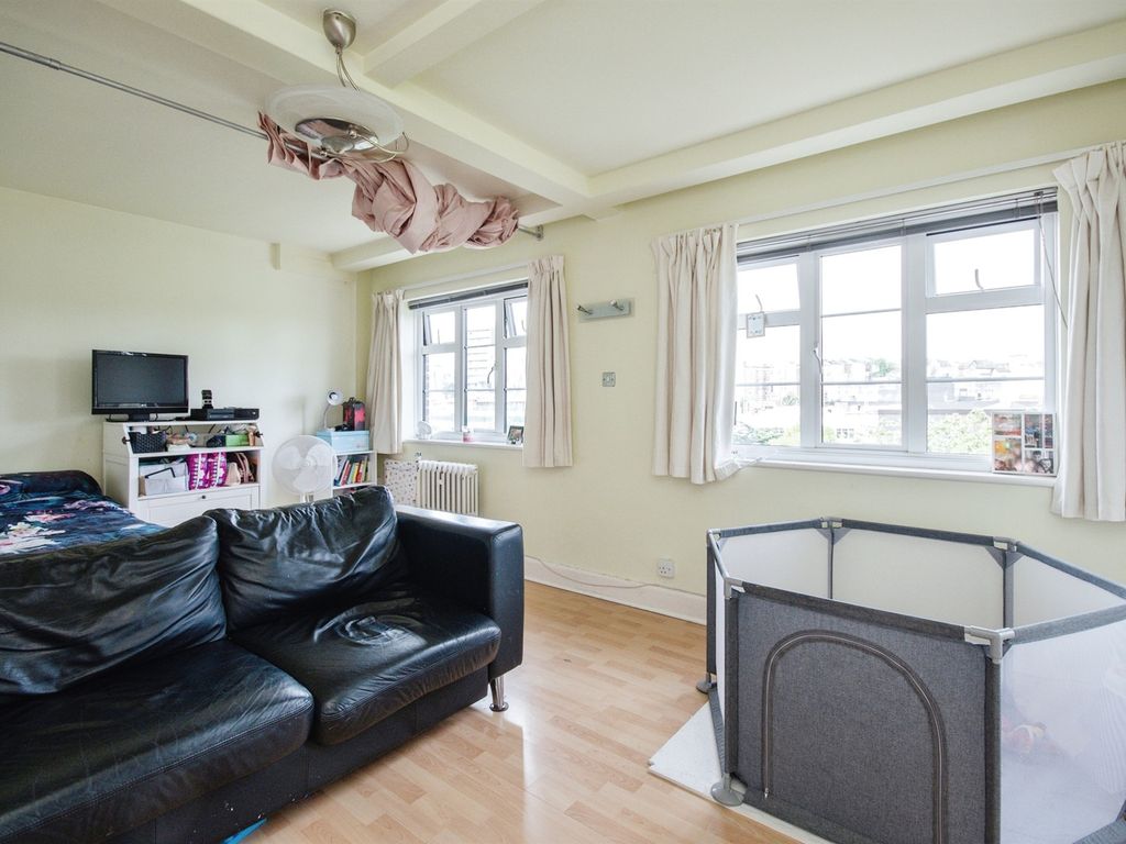 1 bed flat for sale in Bourne Avenue, Bournemouth BH2, £140,000