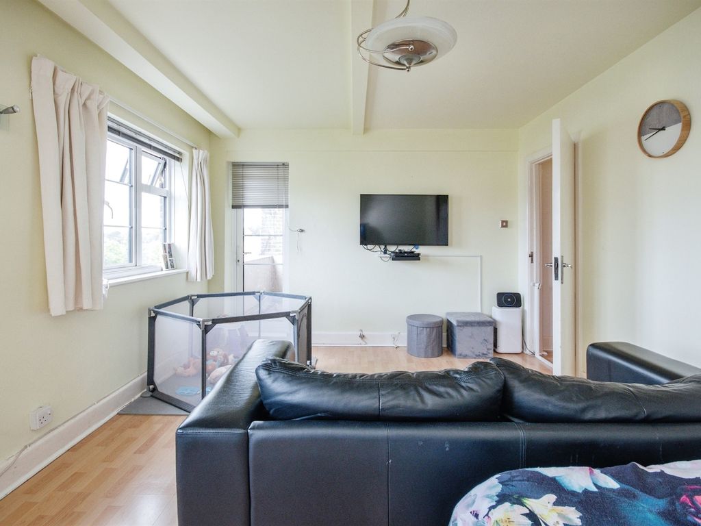 1 bed flat for sale in Bourne Avenue, Bournemouth BH2, £140,000