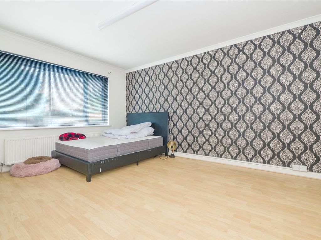 4 bed flat for sale in Heol Llanishen Fach, Rhiwbina, Cardiff CF14, £225,000