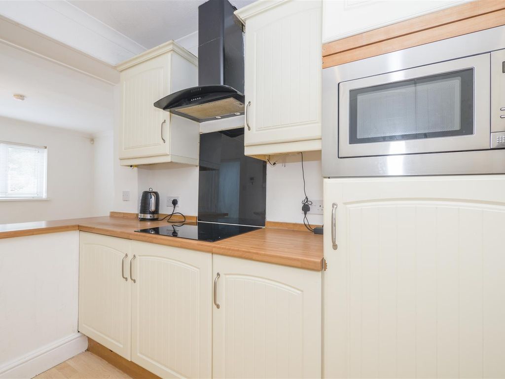 4 bed flat for sale in Heol Llanishen Fach, Rhiwbina, Cardiff CF14, £225,000