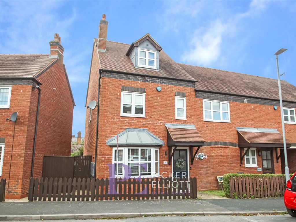 3 bed town house for sale in Crown Hill Close, Stoke Golding, Nuneaton CV13, £275,000