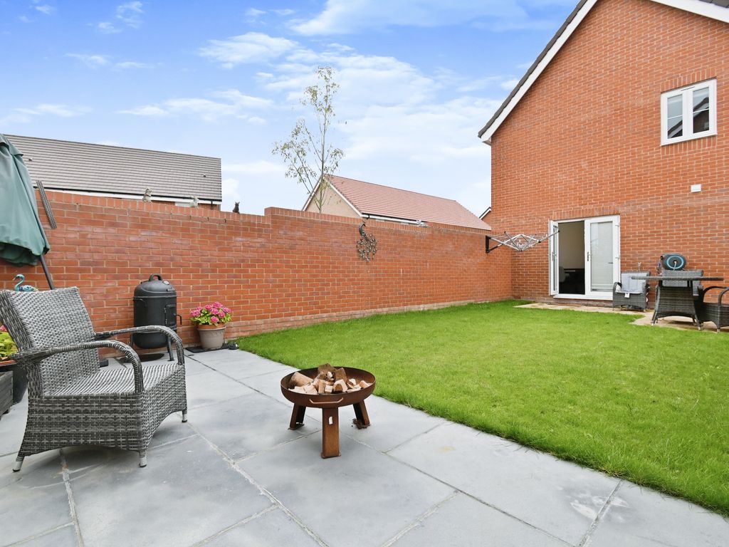 3 bed detached house for sale in Waller Drive, Attleborough NR17, £275,000