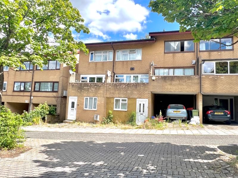 4 bed town house for sale in Marigold Place, Milton Keynes MK14, £335,000