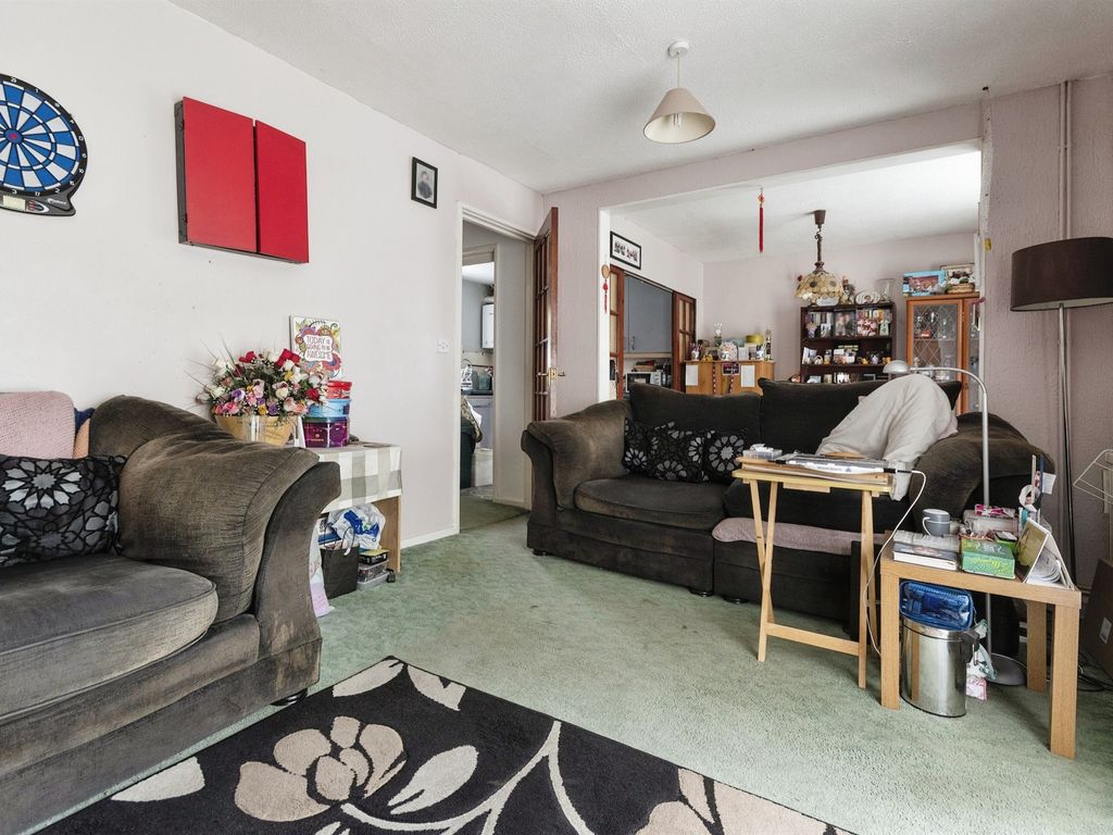 3 bed terraced house for sale in Kimbolton Crescent, Stevenage SG2, £300,000