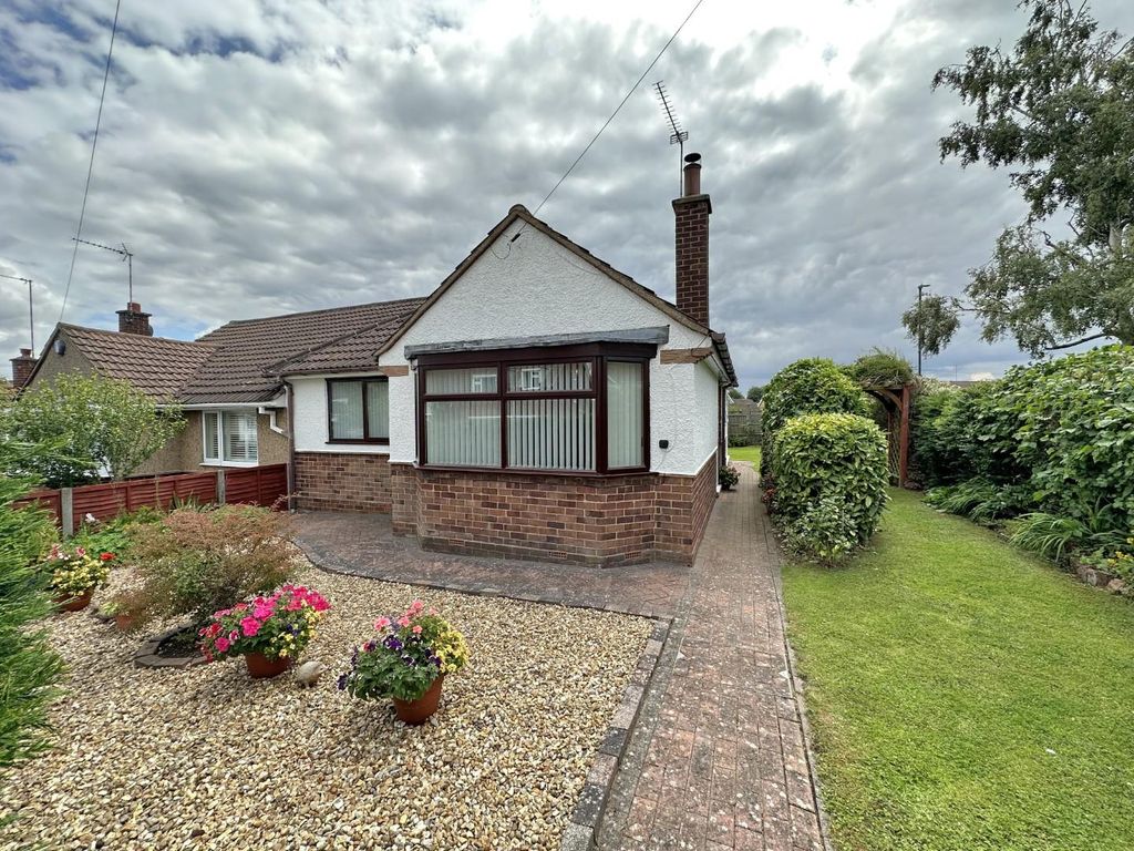 2 bed semi-detached bungalow for sale in Tennyson Avenue, Rugby CV22, £260,000