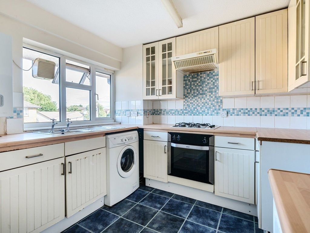 2 bed flat for sale in Eagle Close, Ilchester BA22, £120,000