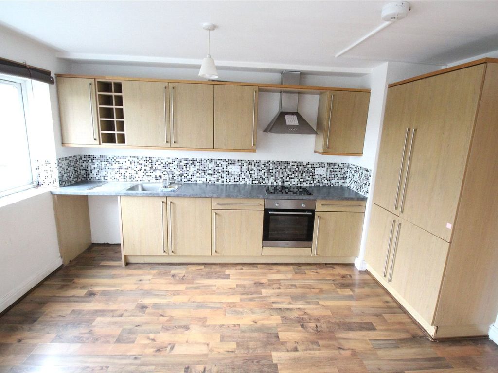 2 bed flat for sale in Beasley Avenue, Newcastle, Staffordshire ST5, £89,950