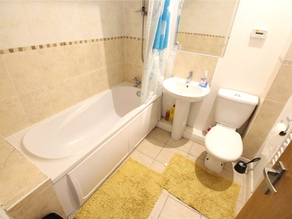2 bed flat for sale in Beasley Avenue, Newcastle, Staffordshire ST5, £89,950